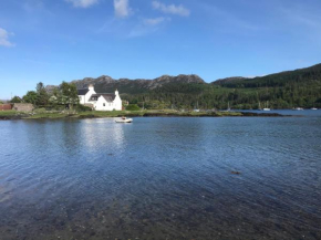 24 Harbour Street, Plockton - Stunning sea views & private garden